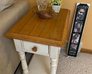 Accent/side table.