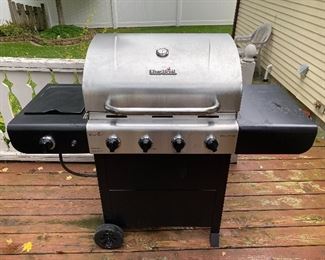 Char-Broil Advantage grill in very good condition.