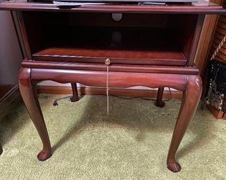 Bombay Co. end table