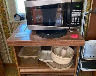 Microwave and microwave cart