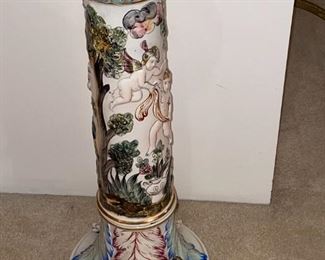 Capodimonte pedestal