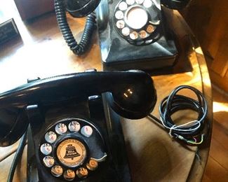 Philip Marlowe phones -- or phones found in the office of a 50's private detective's office with a neon sign blinking out the window.