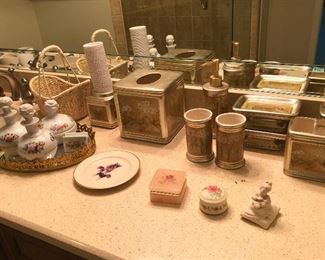 a congregation of camel spiders (I'm hittin' the thesaurus hard)