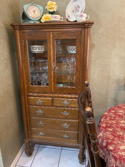 Cute little display cabinet with drawers