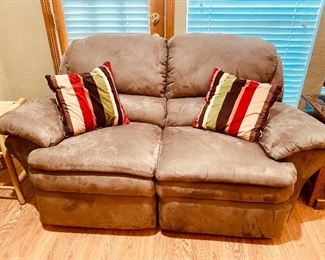 Suede love seat - light brown 