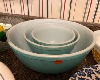 35 Vintage Pyrex bowls