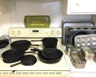 Cast iron skillets, 2 are Griswold