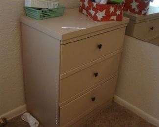 3-drawer chest