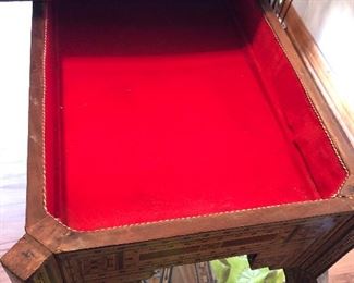 Flet lined for game pieces