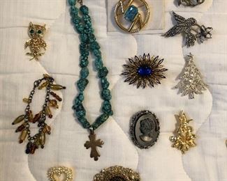 Selection of costume jewelry 