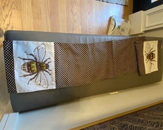 Gorgeous d.Steven’s runner.  $45.00