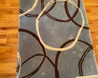 $20
3 by 5 area rug 