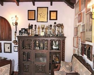 NOTHING IN THE PHOTO IS FOR SALE.