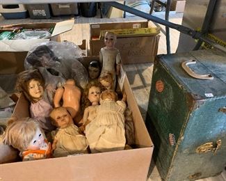Several vintage doll trunks to pick from. And here's a box of dolls.