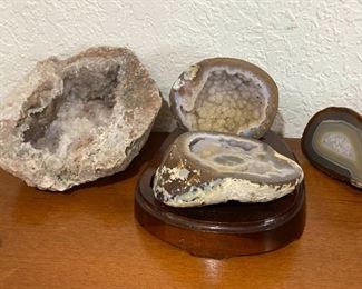 152 Geodes