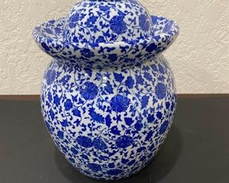 138 Asian Porcelain Pot with Bowl Lid