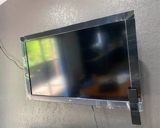 038 Sony 40 inch Bravia TV