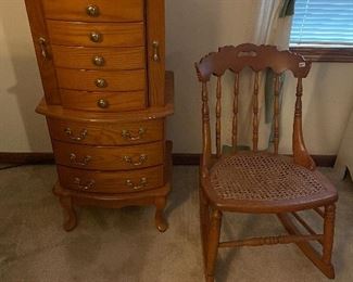 Jewelry chest
Antique rocker