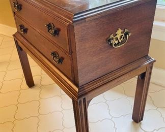 $195    16/ Lane smallchest on stand. Fixed. Can make a greatSide table,
silver or jewelry chest  •  20high 20wide 12deep