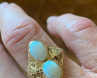 $475 -14kt yellow gold, Victorian ring with two opals 