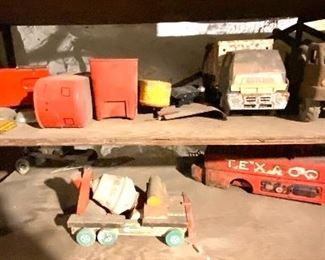 Lots of VINTAGE TRUCKS incl BUDDY L / TONKA / TRUE SCALE