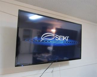 Flat screen TV. We have several flat screen TVs this auction different sizes