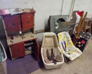 Vintage kitchen playset & car seats