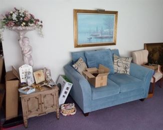 Living room furniture & decor