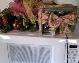 Small Microwave & Lighted Christmas