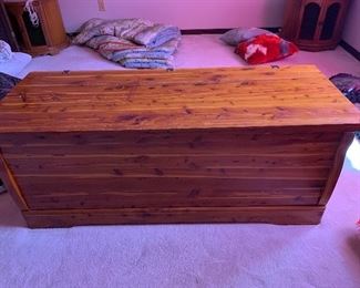 Lane cedar storage chest