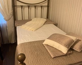 XL Twin Iron beds (1 of 2)