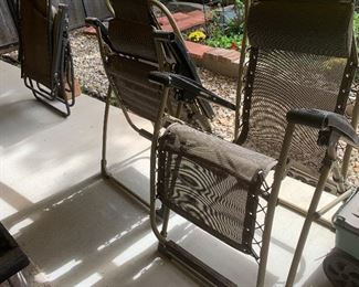 Folding zero gravity lawn chairs