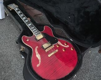 Washburn HB-35 w Case