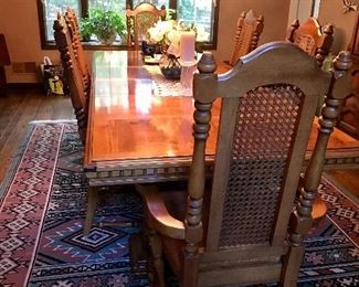 Vintage Broyhill dining set. Excellent condition.