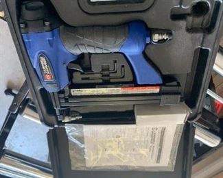 Cambell - Hausfeld Brad nailer and crown staper 2pcs.