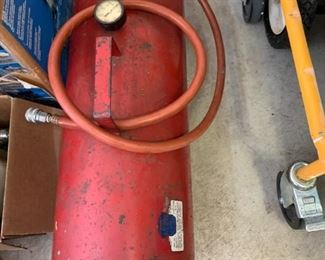 portable compressed air tank approx. 7 gal.