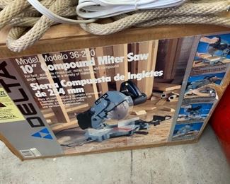 Delta compound miter saw. 10"