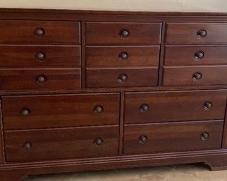 King Stanley Sleigh Bedroom: Bed Frame, Dresser, Gentleman’s Chest, 2 Nightstands, Bench, Area Rug, Tapestry