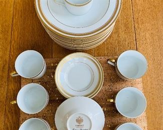 Faberge "Empress Elisabeth" China (25 pieces)