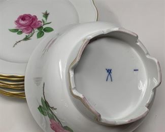 Meissen Pink Rose Porcelain Dinnerware, Sixty-Three Piece Set