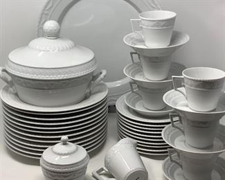 KPM Porcelain Ninety-Two Piece Set in Kurland