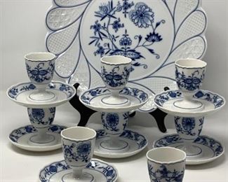 Meissen Porcelain Egg Cups, Set of Eight (8), in Blue Onion