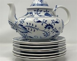 Meissen Porcelain Teapot in Blue Onion