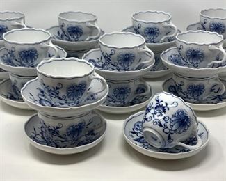 Meissen Porcelain Tea Cups and Saucers in Blue Onion