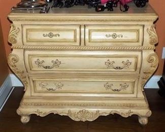 Thomasville French Country 4 Drawer Dresser.  $500.