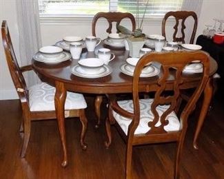 Queen Anne Table and 4 Chairs.  The arm on one of the chairs is damaged.