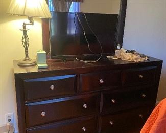 Dresser that matches queen size bed