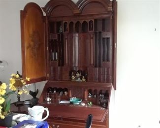 Massive secretary/bookcase with drawers below