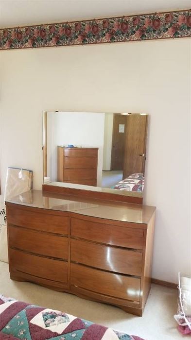 Bassett Mid Century Modern 6 drawer dresser (glass top) 32 x 52 x 18 and mirror 32 x 42