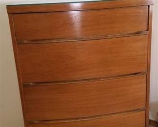 Bassett Mid Century Modern 4 drawer chest 42 1/2 x 32 x 18 (glass top)